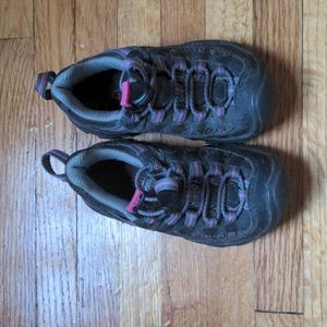 Toddler Keen hiking shoes
